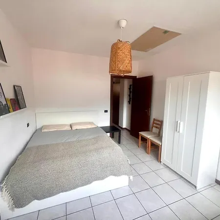 Apartment Como Lake With Two People Lake View And Near Beach