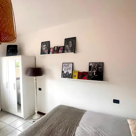 Apartment Como Lake With Two People Lake View And Near Beach Acquaseria