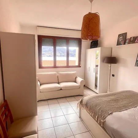 Como Lake With Two People Lake View And Near Beach Appartement