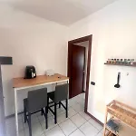Como Lake With Two People Lake View And Near Beach Аккуазериа