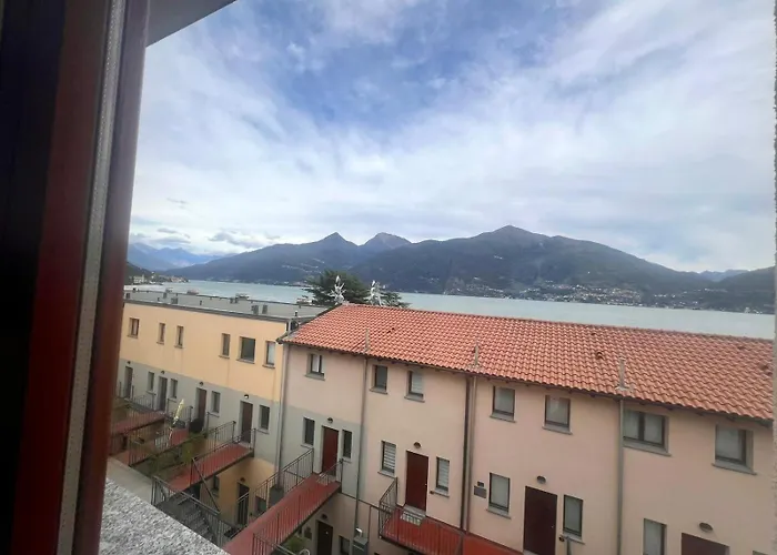 Como Lake With Two People Lake View And Near Beach Appartement *