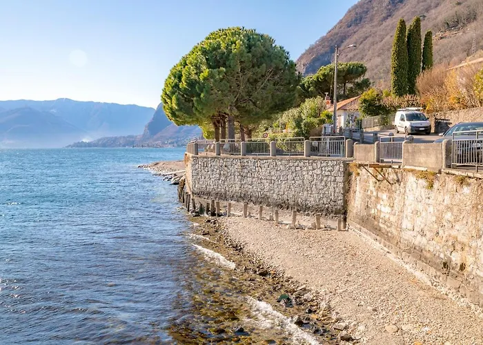 Como Lake With Two People Lake View And Near Beach Appartement